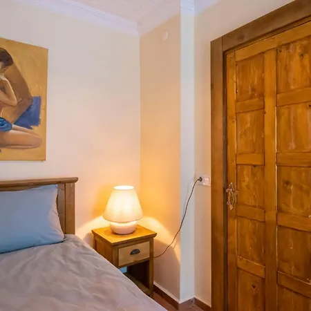 Retro Charm And Vintage Elegance In Karagozler, فتحية